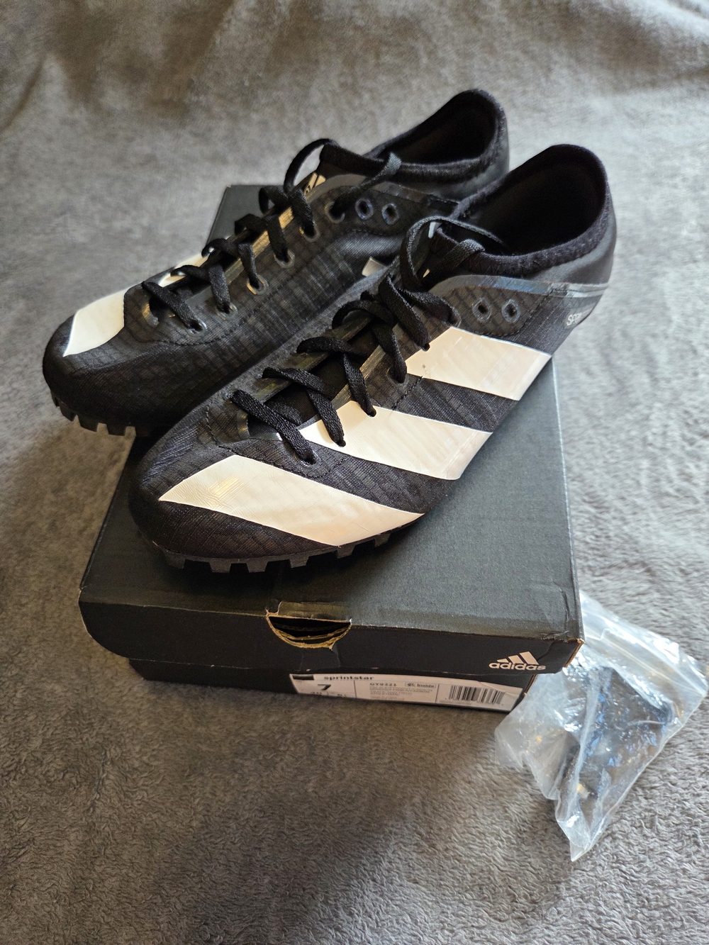 Adidas Men’s Black and White Runners Cleats